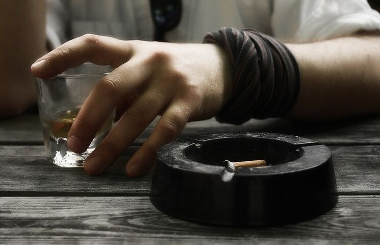 le tabagisme et l'alcool comme causes de prostatite